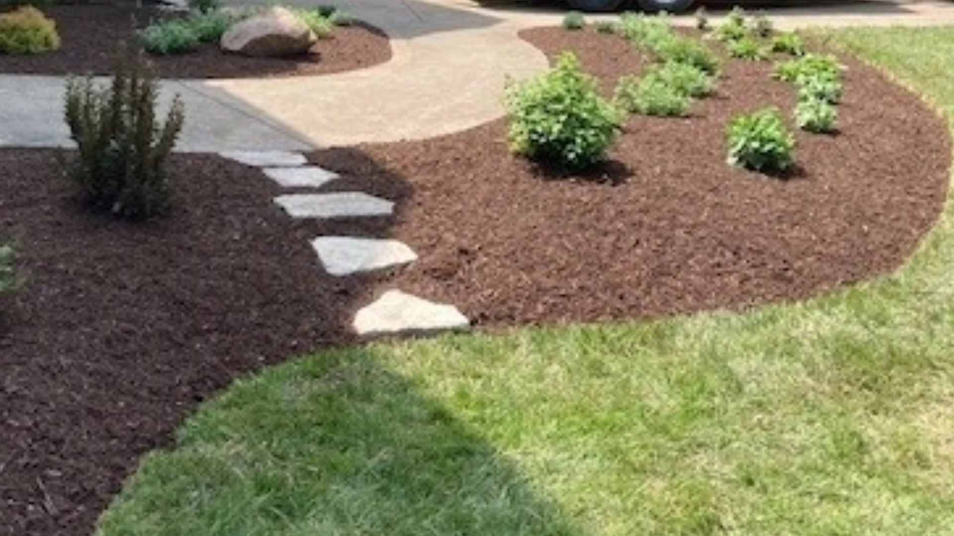 Mulch vs Rock: Which Ground Cover Should You Choose for Your Landscape?